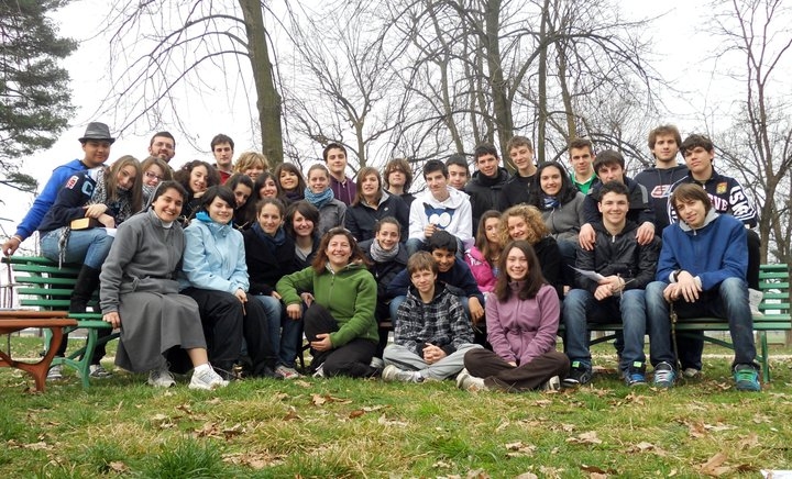 3 giorni per cambiare: sabato 26 e domenica 27 marzo si è svolto a carmagnola il ritiro dei ragazzi di prima superiore (gruppo Tag 009) un tempo di riflessione sul triduo pasquale...da qui il nome 